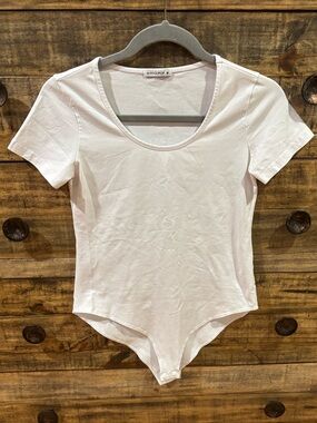 Mangopop White Scoop Neck Short Sleeve Bodysuit